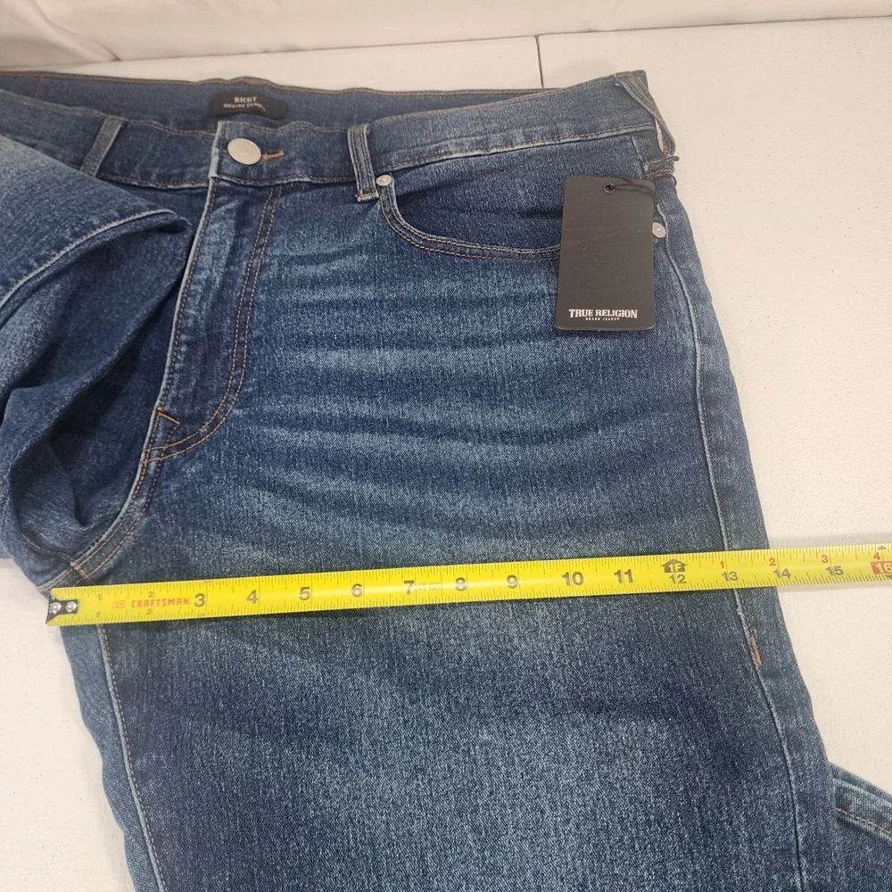 True Religion Ricky Relaxed Straight Jeans Med Wash Blue Size 40/32 700054 NWT